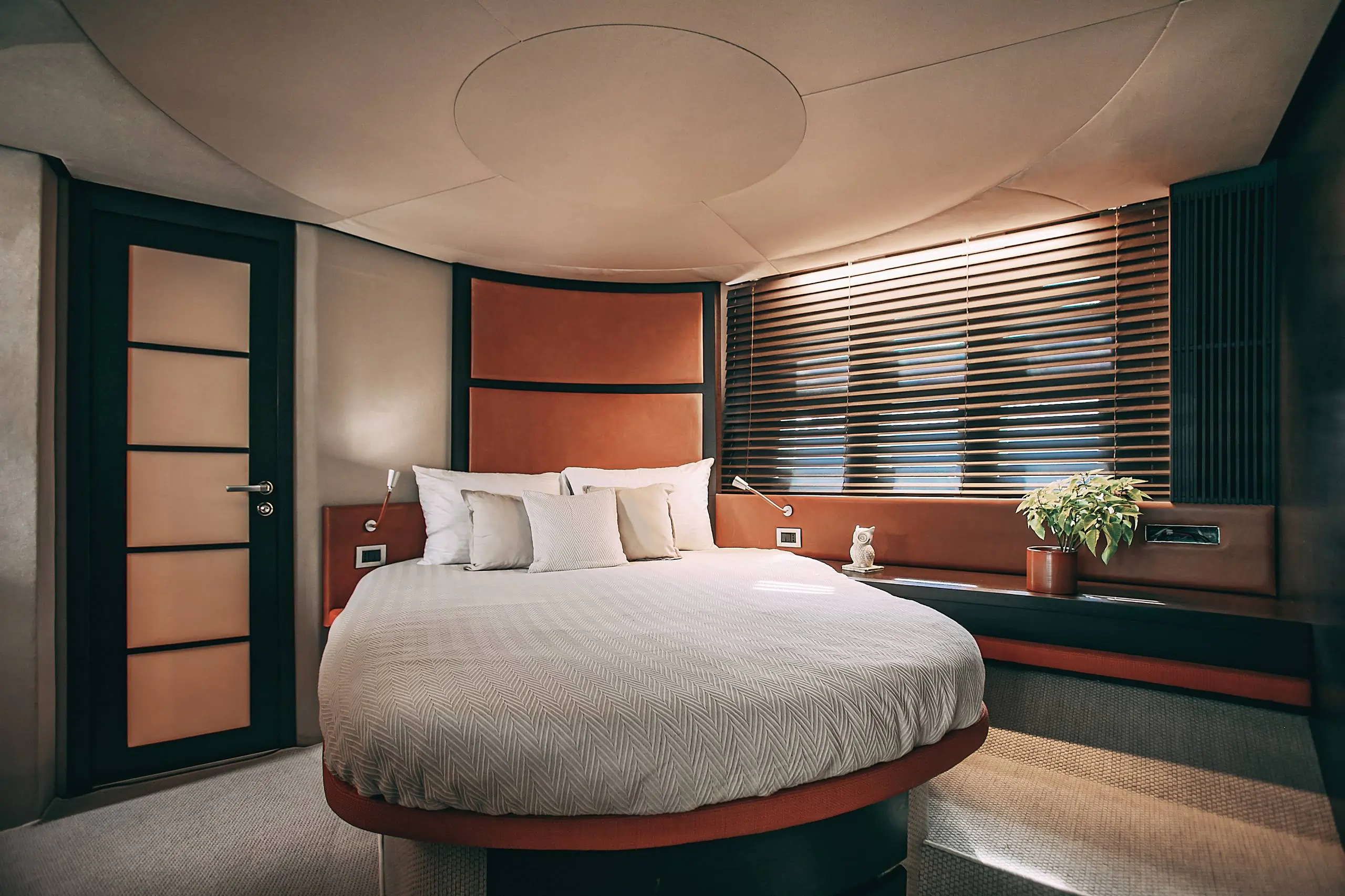 Аренда яхты AZIMUT 62 image- 14